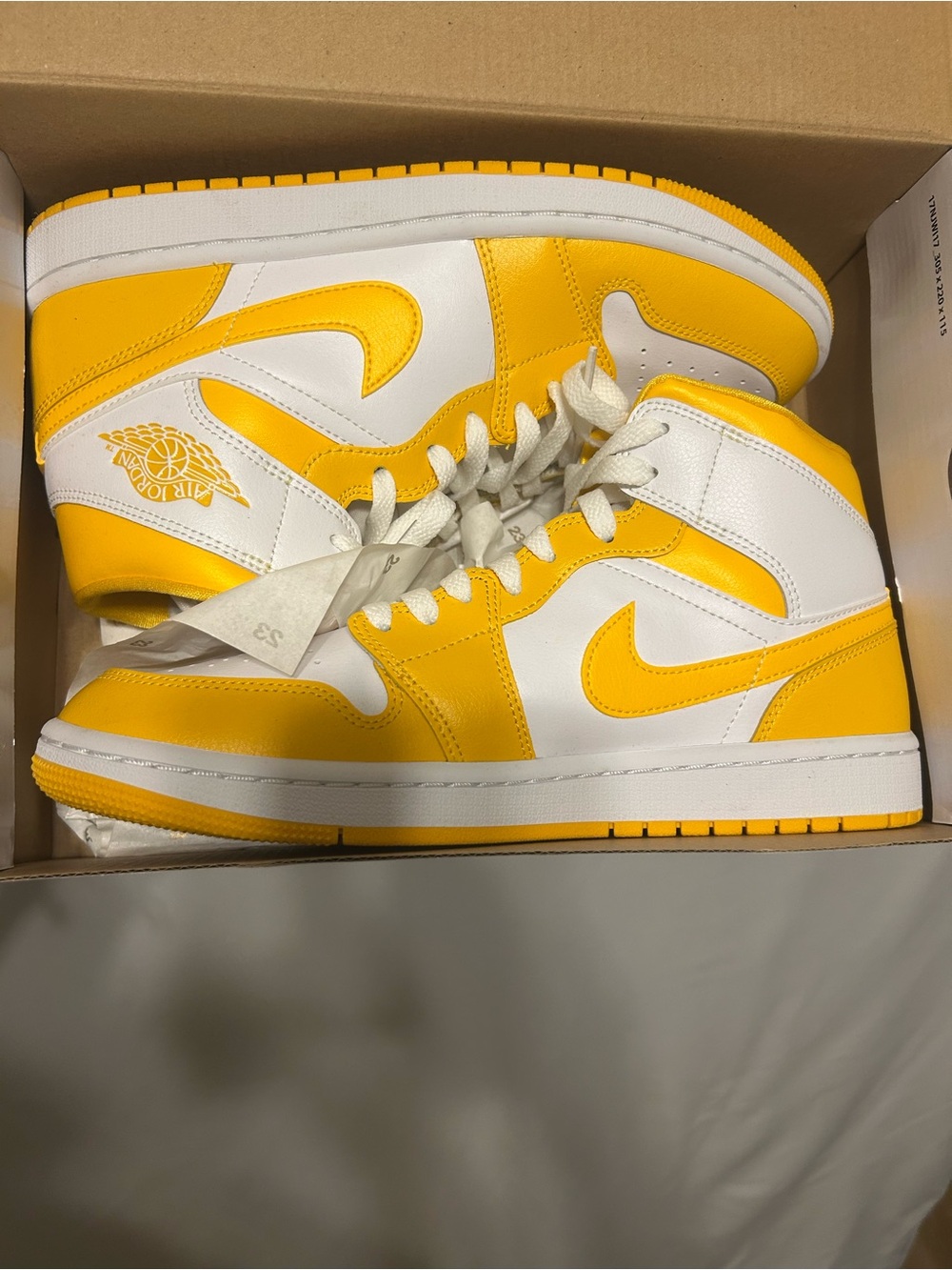 Nike Air Jordan 1 Mid - White & Yellow